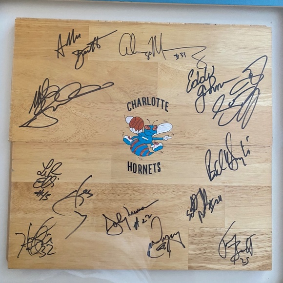 1992-1993 Charlotte Hornets Memorabilia - Picture 4 of 6